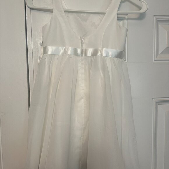 David's Bridal NWT Scoop-back Tea Length Flower Girl Dress Size 5 - Picture 2 of 3